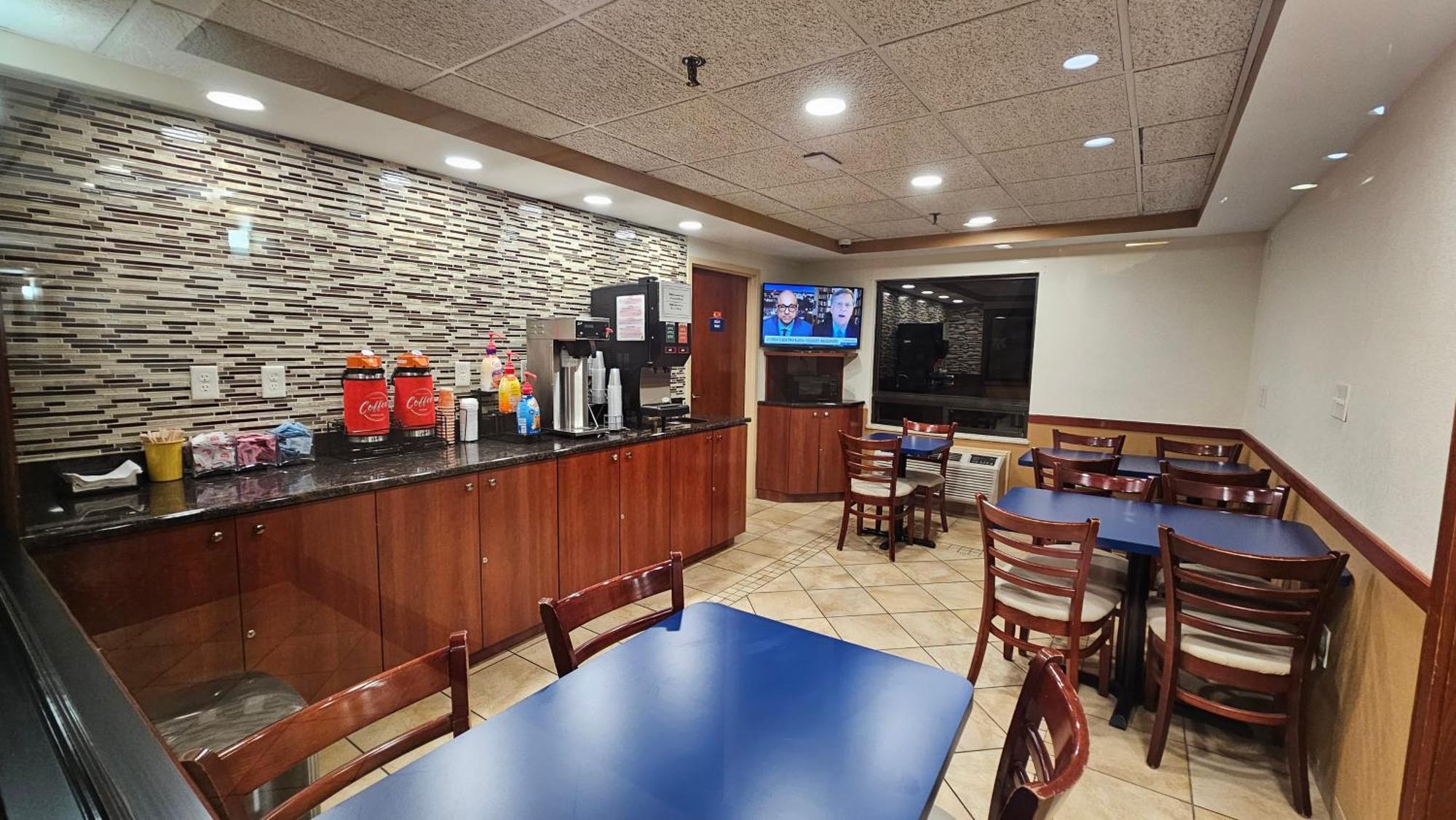 Econo Lodge Woodbridge Iselin Buitenkant foto