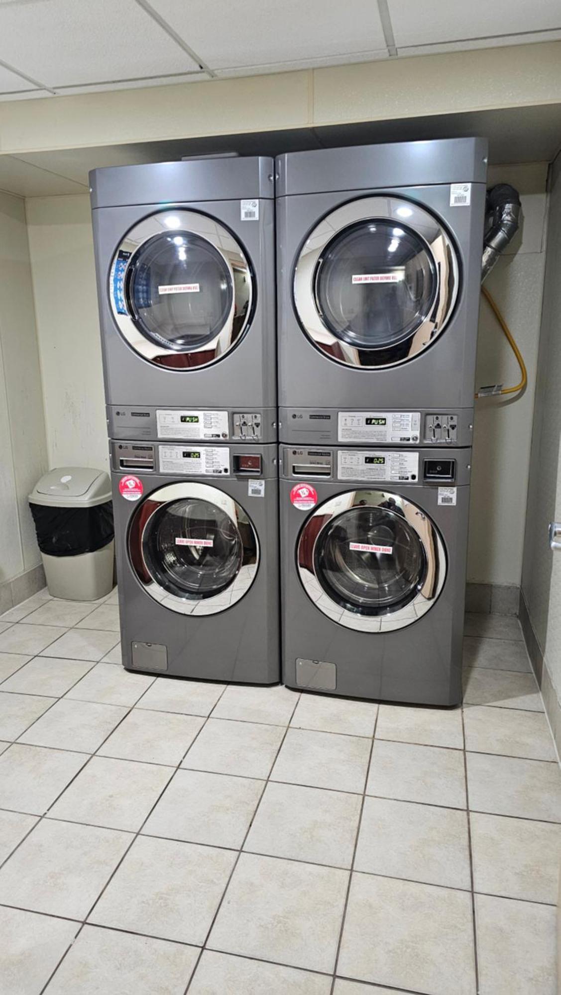 Econo Lodge Woodbridge Iselin Buitenkant foto