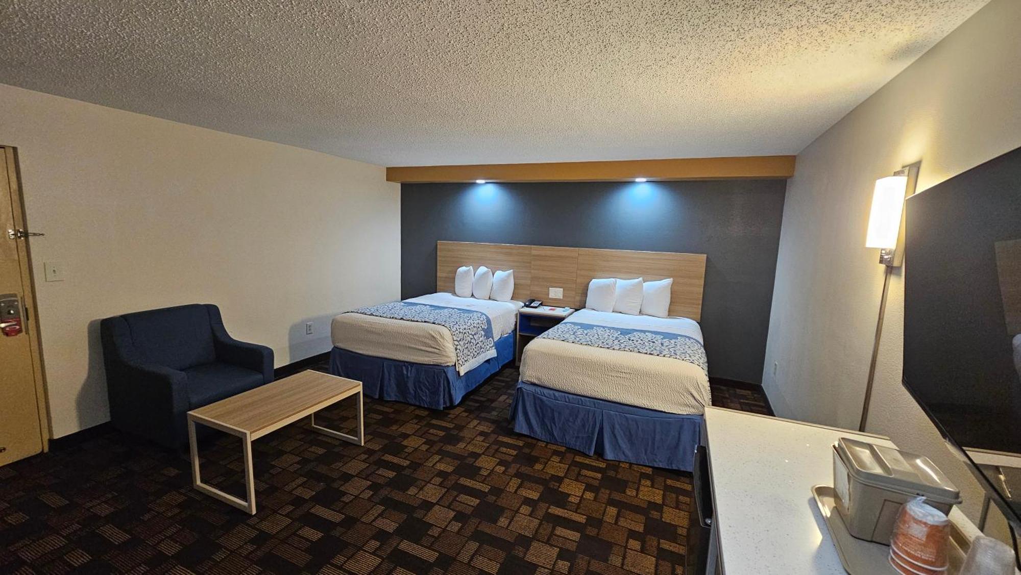 Econo Lodge Woodbridge Iselin Buitenkant foto